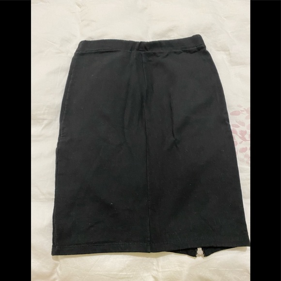 Black pencil skirt - Picture 3 of 3